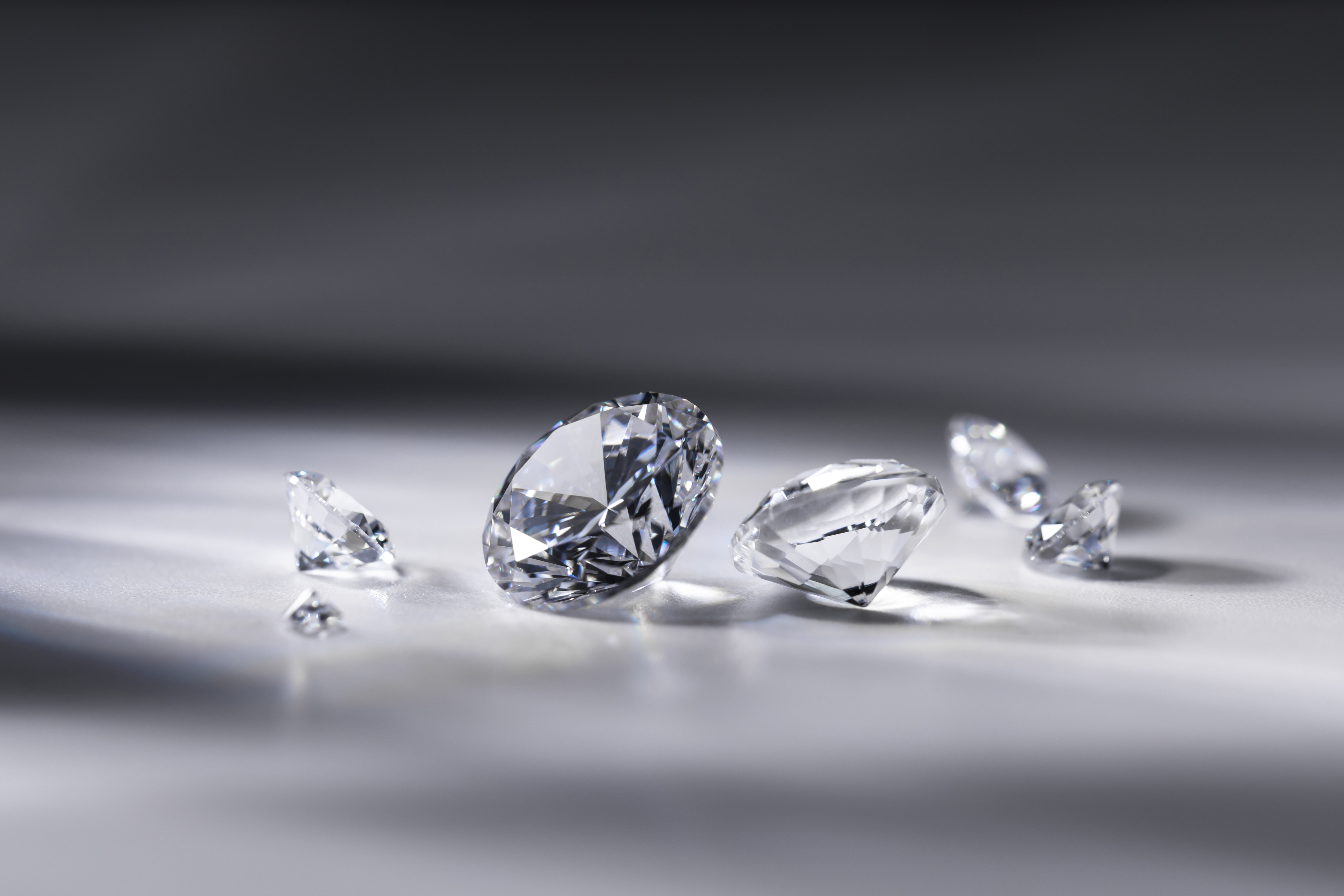 How do sulfur-containing powder catalysts affect synthetic diamond?